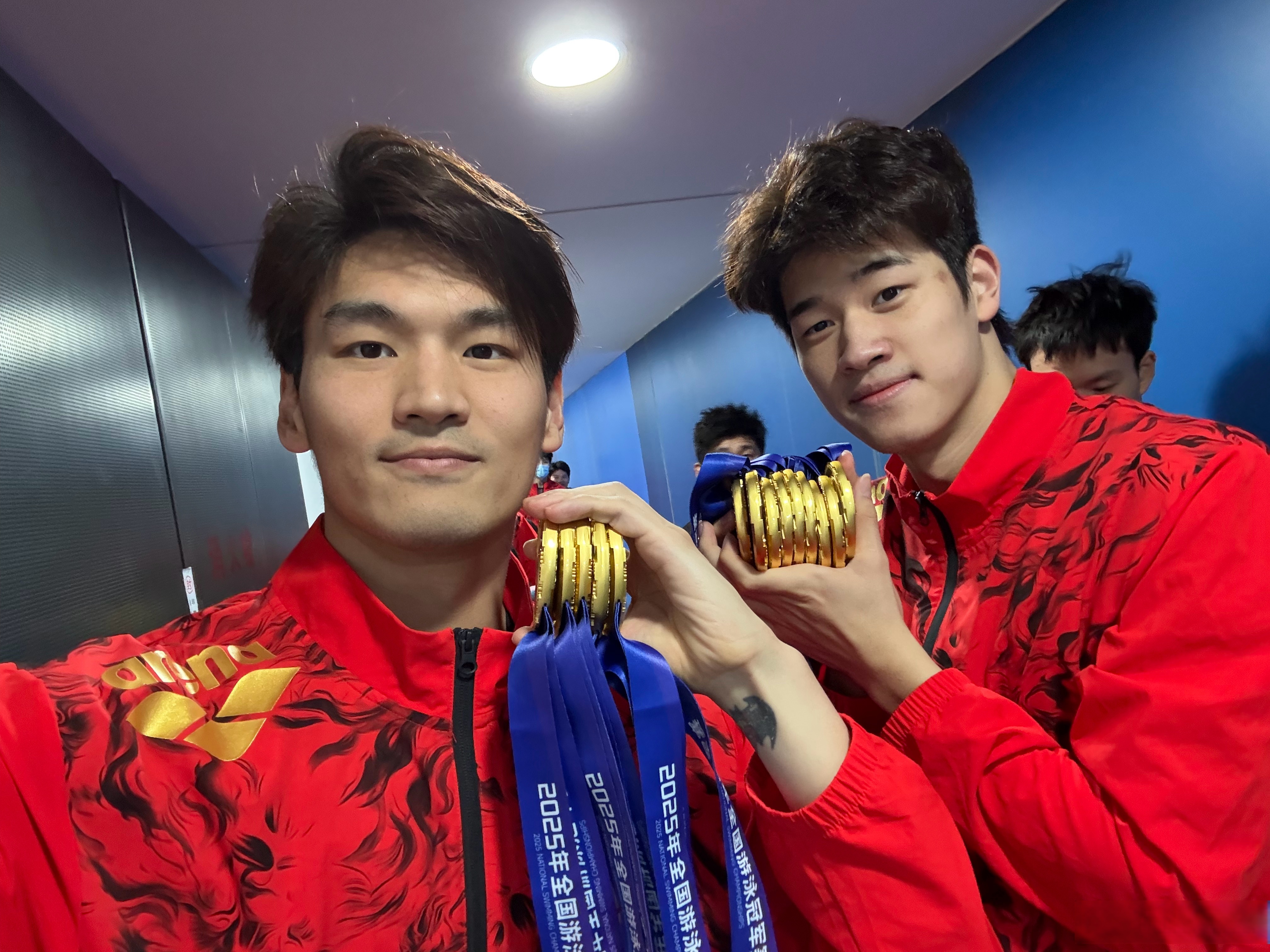 金年会足球-包含浙江队发布备战花絮；赛前手感冰凉；欧超杯任务艰巨；球队文化再被提及的词条